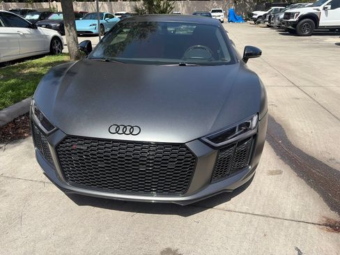 Used 2018 Audi R8 V10 w/ Premium Package RWD image 2