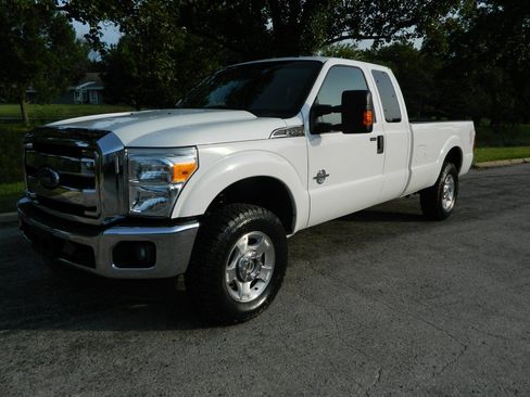 Used 2011 Ford F250 XLT w/ Advanced Security Group AWD/4WD image 19