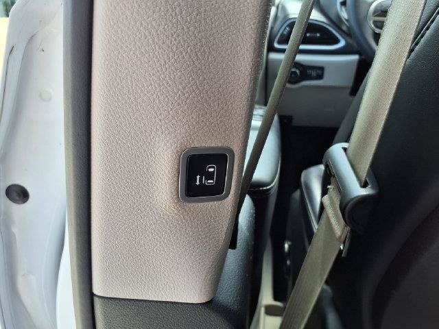 Used 2024 Chrysler Pacifica Touring-L FWD image 21
