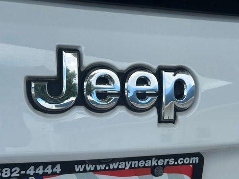 Used 2020 Jeep Grand Cherokee Limited image 23