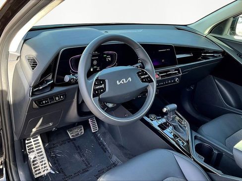 Used 2024 Kia Niro EX Touring image 13