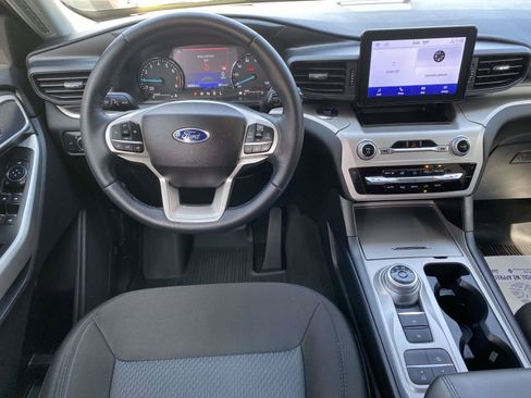 Used 2022 Ford Explorer XLT w/ Class IV Trailer Tow Package RWD image 2