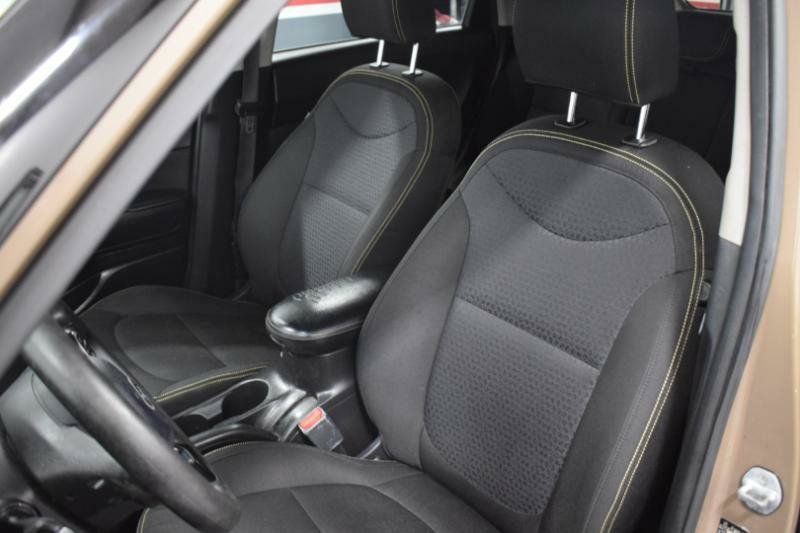 Used 2015 Kia Soul + FWD image 5