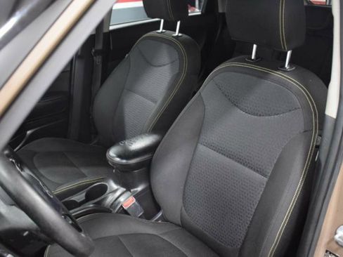 Used 2015 Kia Soul + FWD image 5