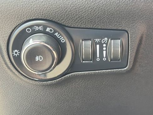 Used 2024 Jeep Compass Trailhawk AWD/4WD image 55