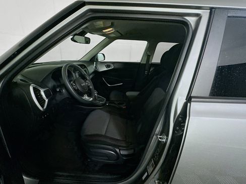 Used 2025 Kia Soul LX w/ LX Technology Package image 13