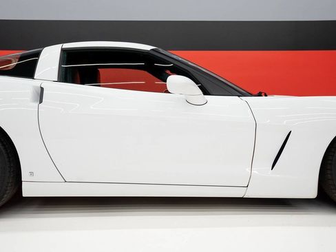 Used 2009 Chevrolet Corvette Coupe w/ Z51 Performance Package RWD image 57