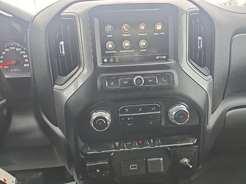 Used 2020 GMC Sierra 3500 4x4 Crew Cab w/ Gooseneck/5TH Wheel Package image 16