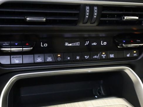 Used 2025 MAZDA CX-90 Plug-In Hybrid w/ Preferred AWD/4WD image 23