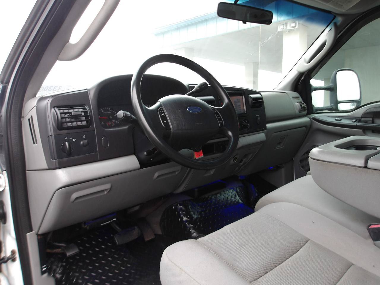 Used 2005 Ford F250 XLT AWD/4WD image 9