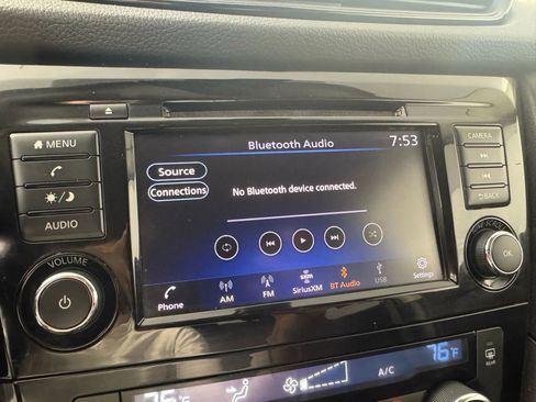 Used 2020 Nissan Rogue SV image 19