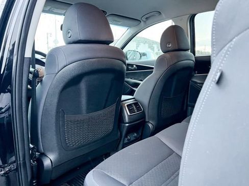 Used 2019 Kia Sorento LX image 10