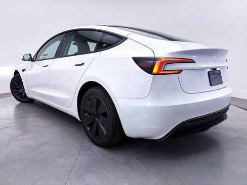 Used 2024 Tesla Model 3 Standard Range RWD image 2