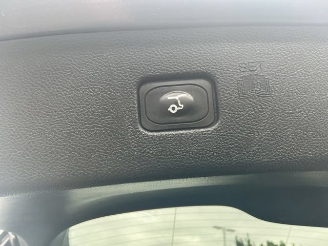 Used 2024 Ford Edge Titanium AWD/4WD image 16