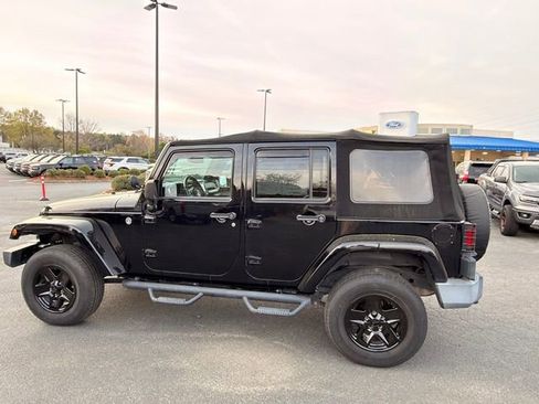 Used 2013 Jeep Wrangler Unlimited Sahara w/ Connectivity Group AWD/4WD image 14