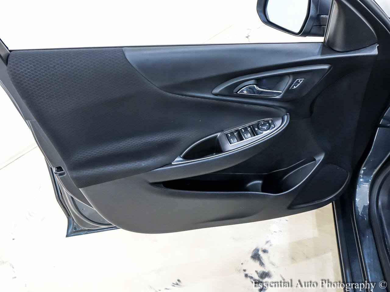 Used 2017 Chevrolet Malibu LT FWD image 24