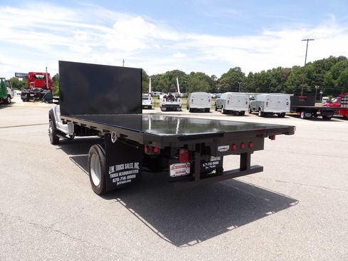 Used 2017 Ford F550 2WD Regular Cab Super Duty image 5