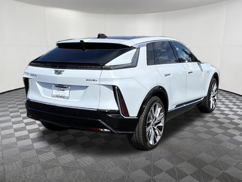 New 2026 Cadillac Lyriq Signature Luxury AWD/4WD image 6