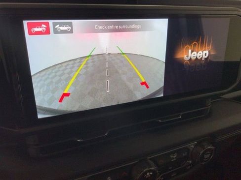 Used 2024 Jeep Wrangler Unlimited Sahara w/ Technology Group AWD/4WD image 26