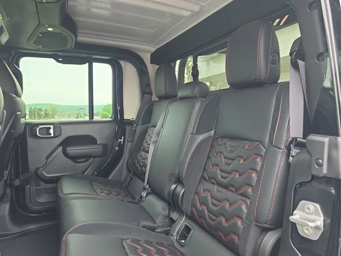 New 2026 Jeep Gladiator Rubicon w/ Steel Power Dome Hood Package AWD/4WD image 18
