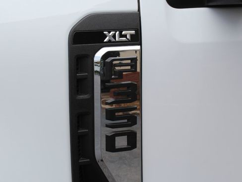 Used 2025 Ford F350 XLT AWD/4WD image 38