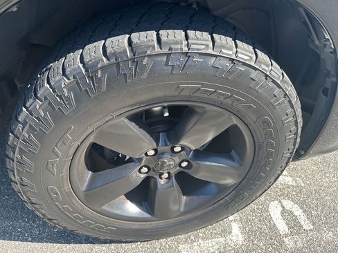 Used 2016 RAM 1500 Express w/ Black Ram 1500 Express Group image 10