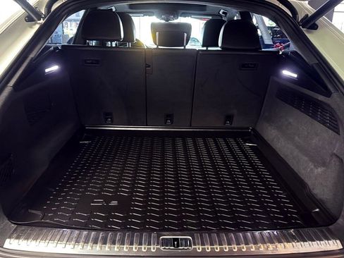 Used 2019 Audi Q8 Prestige image 19