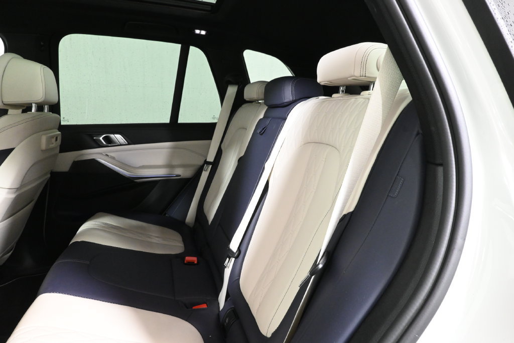 Used 2022 BMW X5 xDrive40i w/ M Sport Package AWD/4WD image 6
