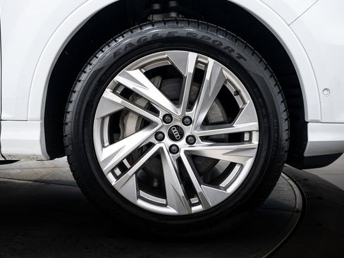 Used 2021 Audi Q7 3.0T Premium image 24