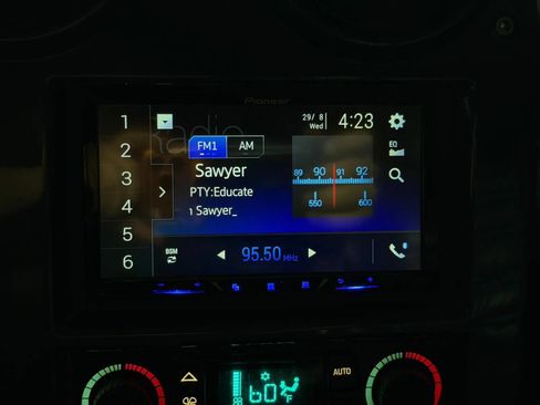 Used 2005 HUMMER H2 w/ Preferred Equipment Group AWD/4WD image 40