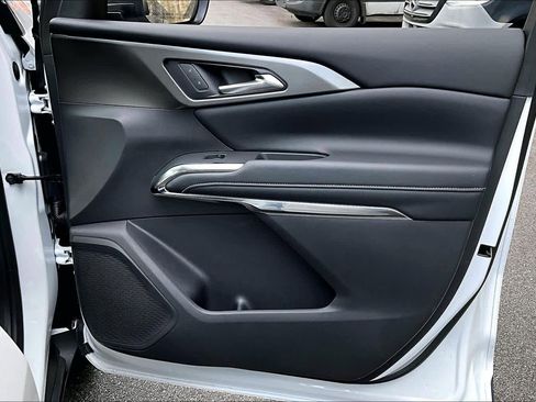 Used 2026 Chevrolet Traverse LT w/ Driver Confidence Package image 22