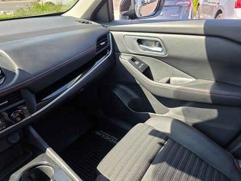 Used 2025 Nissan Rogue SV image 36