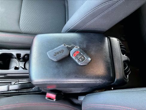 Used 2022 Jeep Wrangler Unlimited Rubicon image 14