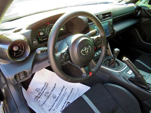 Used 2024 Toyota GR86 Premium image 15