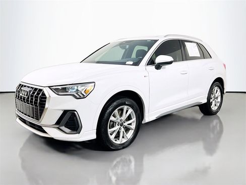 Used 2024 Audi Q3 2.0T Premium w/ Convenience Package image 3