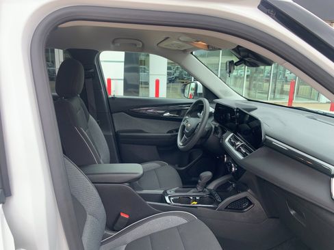 Certified 2025 Chevrolet TrailBlazer LT AWD/4WD image 9