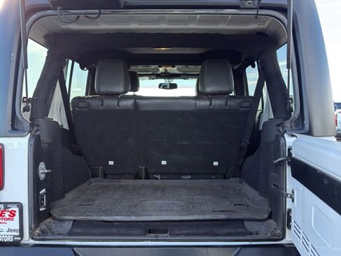 Used 2017 Jeep Wrangler Unlimited Rubicon image 14