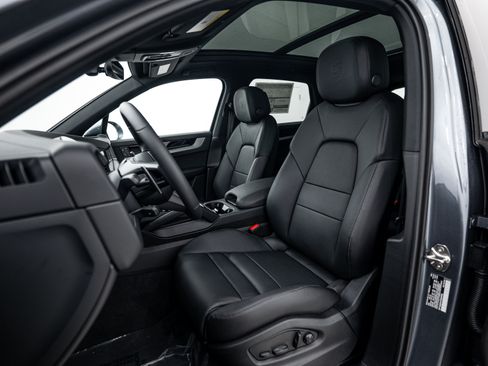 Certified 2026 Porsche Cayenne AWD/4WD image 5
