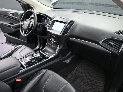 Used 2019 Ford Edge Titanium w/ Cold Weather Package AWD/4WD image 18