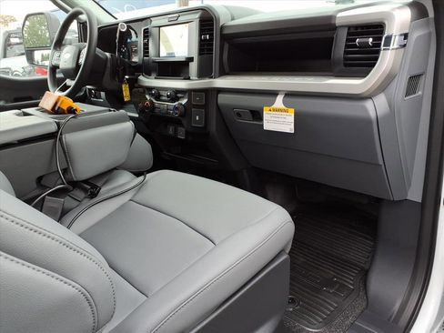 New 2025 Ford F550 4x4 Crew Cab Super Duty image 9