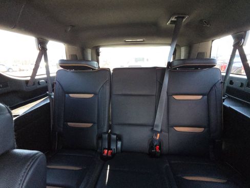 Used 2023 GMC Yukon XL AT4 image 32
