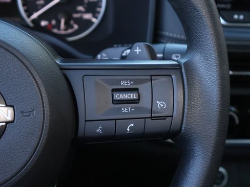 Used 2023 Nissan Rogue S image 12