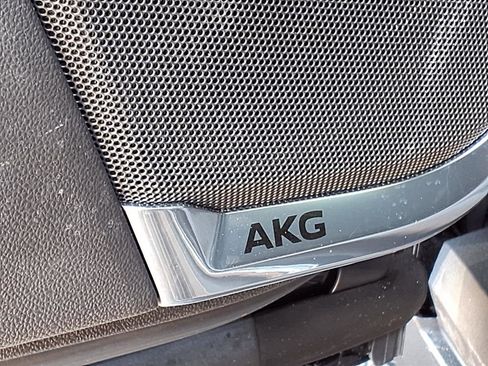 Used 2023 Cadillac Escalade ESV Premium Luxury image 17