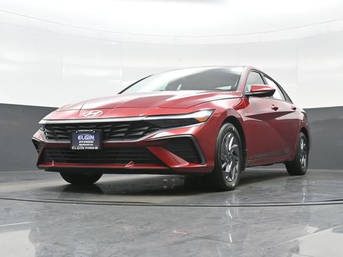 Certified 2024 Hyundai Elantra SEL FWD image 30