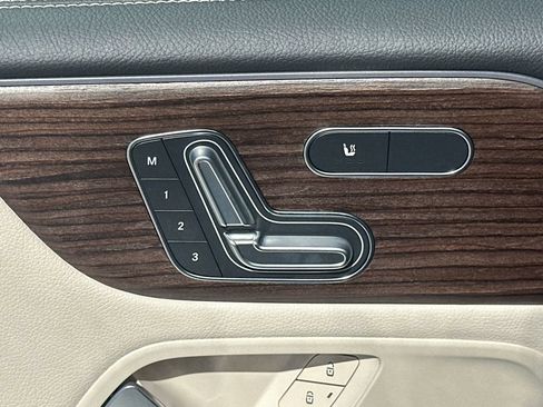New 2026 Mercedes-Benz GLB 250 image 11