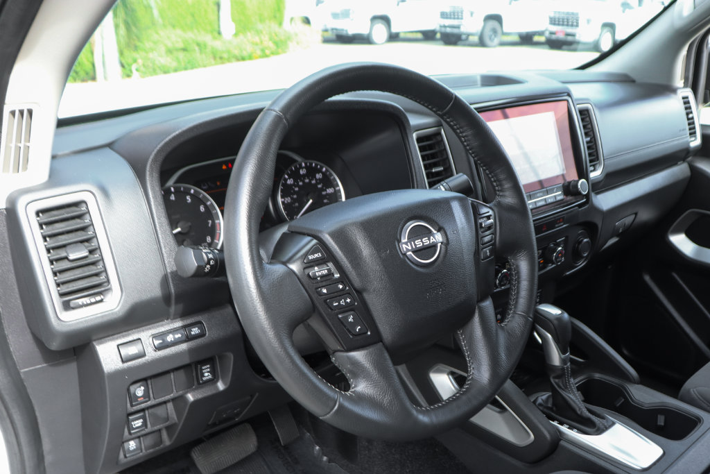 Used 2024 Nissan Frontier SV w/ SV Convenience Package RWD image 17