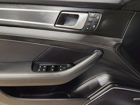 Used 2023 Porsche Panamera image 41
