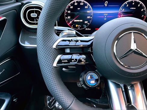 Used 2025 Mercedes-Benz C 43 AMG AMG C 43 image 23