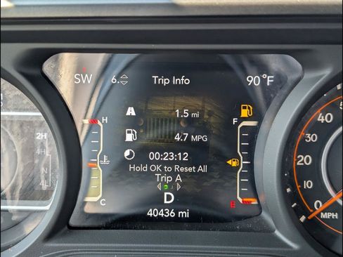 Used 2024 Jeep Wrangler Unlimited Sahara w/ Safety Group AWD/4WD image 9