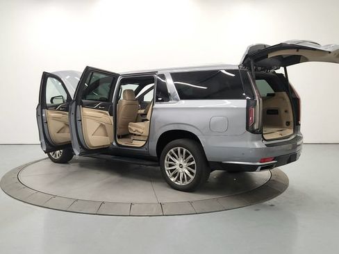 Used 2023 Cadillac Escalade ESV Premium Luxury AWD/4WD image 13